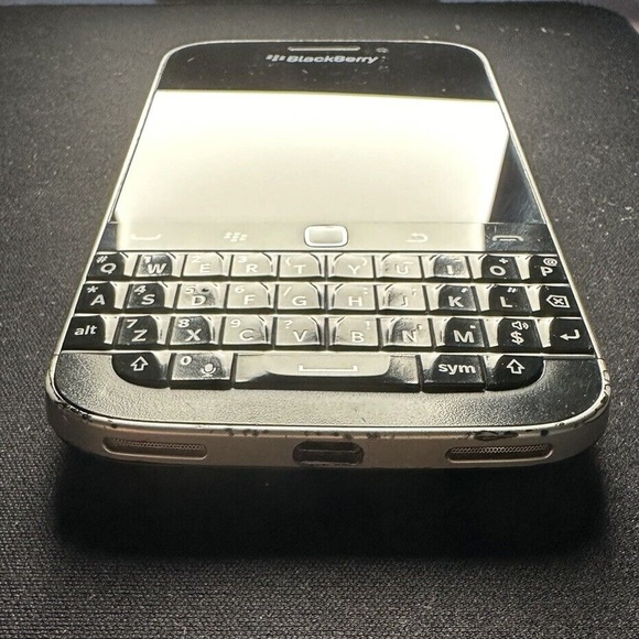 BlackBerry Classic (Bell) - Picture 5 of 6